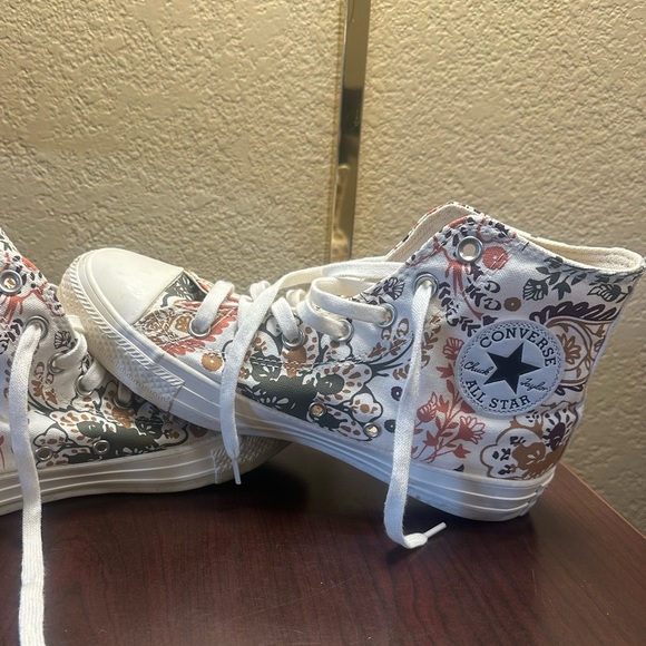 Converse High-Top Sneakers with Floral Pattern - Picture 7 of 12